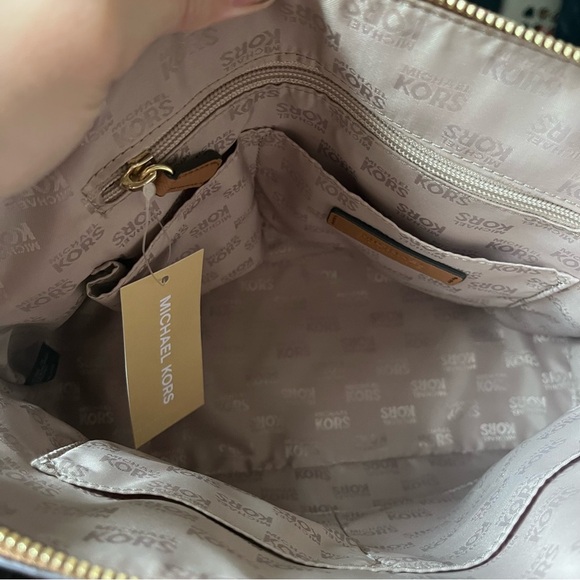 Timeless Michael Kors Tan Leather Purse Cindy Large Dome Acorn Purse Neutral Bag - Picture 6 of 13